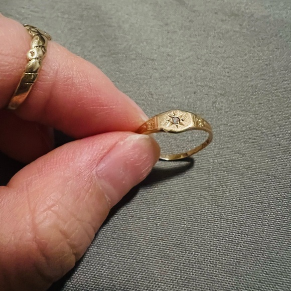 Vintage 10K Gold Diamond Star Midi Ring / Pinky Ring Size 1.5